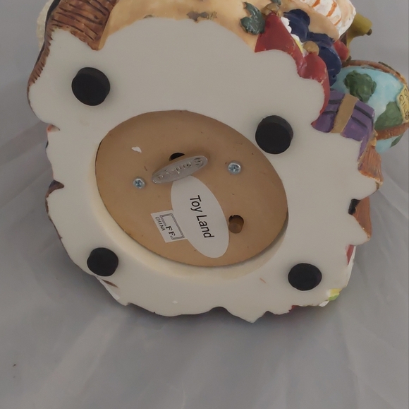 Fits and Floyd musical Santa in toy shop - Picture 3 of 5